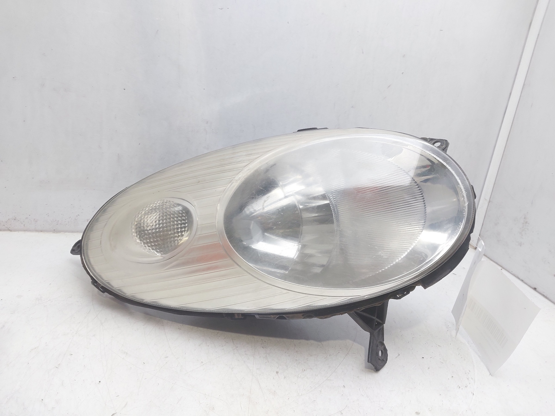 NISSAN Micra K12 (2002-2010) Front Right Headlight 26010BC50A 24760793