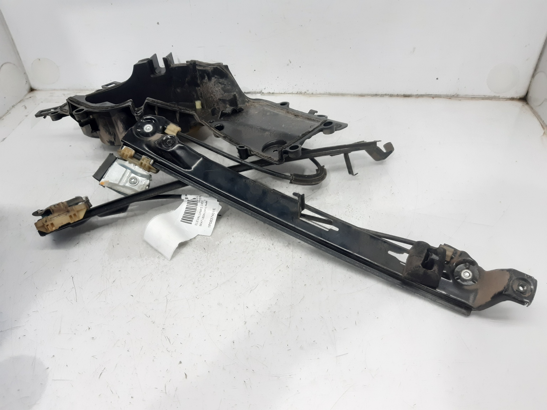 SEAT Leon 2 generation (2005-2012) Front Left Door Window Regulator 1P0837401E 18650897