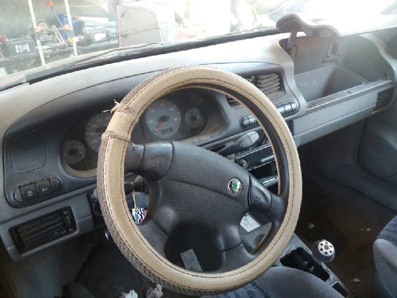 SKODA Felicia 1 generation (1994-2001) Vasen takavalo 098788189A 18371234