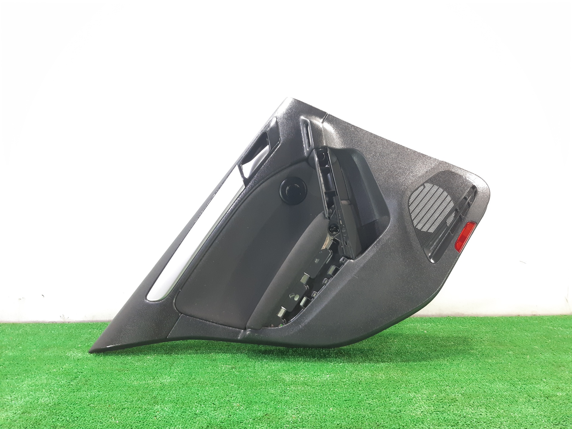 VOLKSWAGEN Golf 6 generation (2008-2015) Aizmugurējo kreiso durvju moldings 5K6867211 18768701