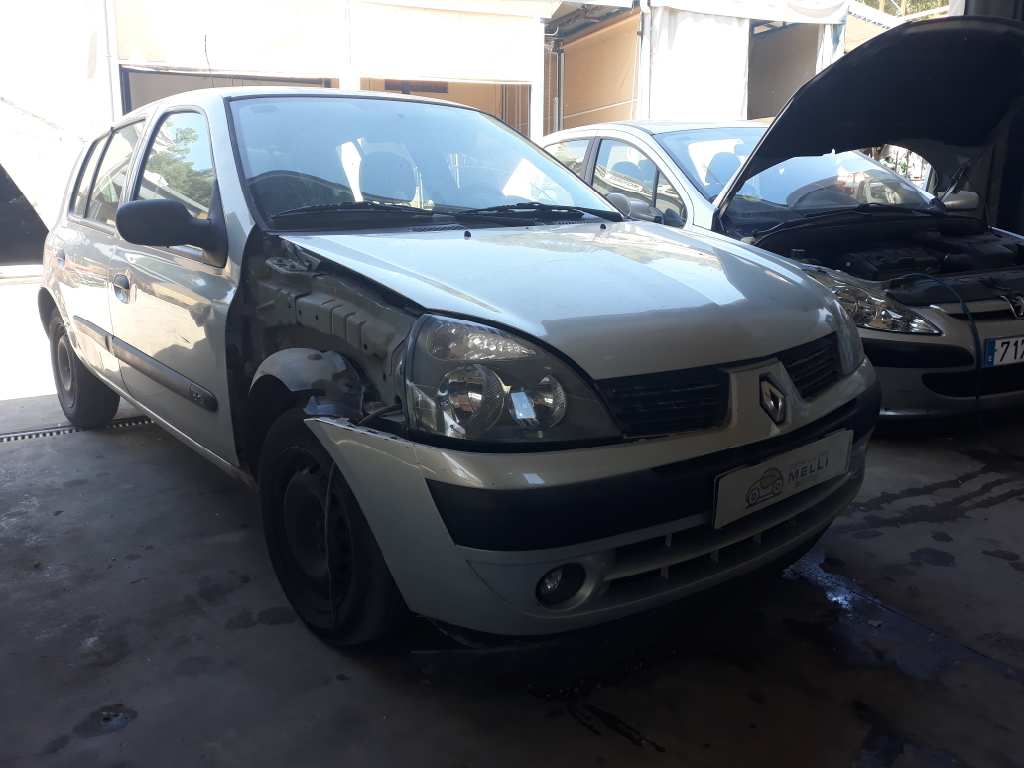 RENAULT Clio 2 generation (1998-2013) Левая противотуманка переднего бампера 8200002469 22070713