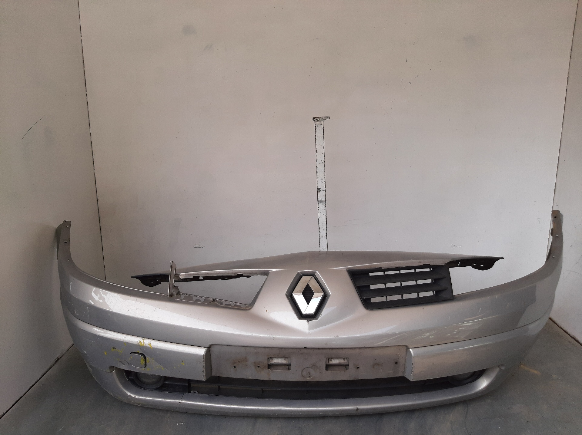 RENAULT Megane 2 generation (2002-2012) Бампер передний 620226236R 18801386