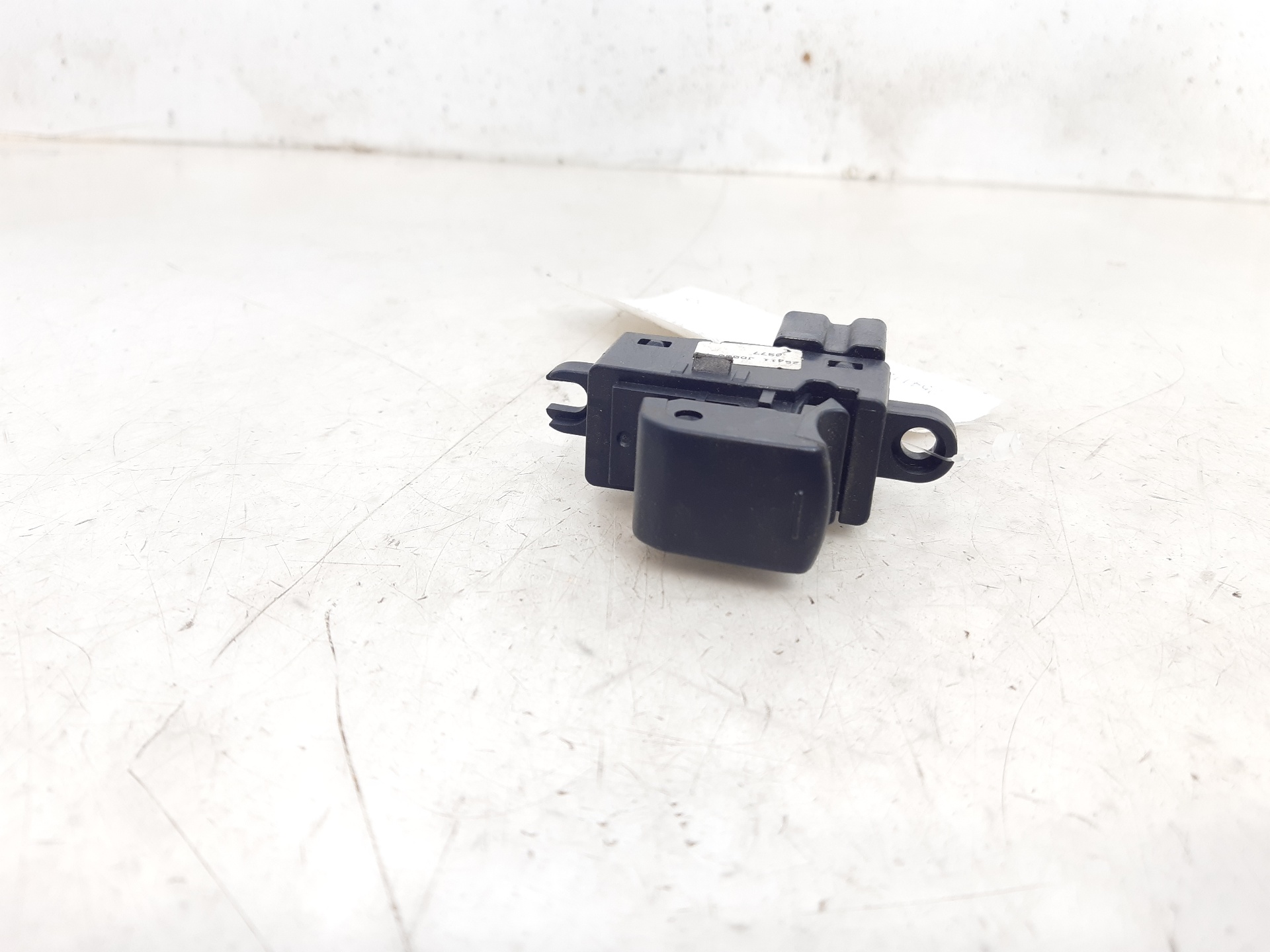 NISSAN Qashqai 1 generation (2007-2014) Rear Right Door Window Control Switch 25411JD000 18788190