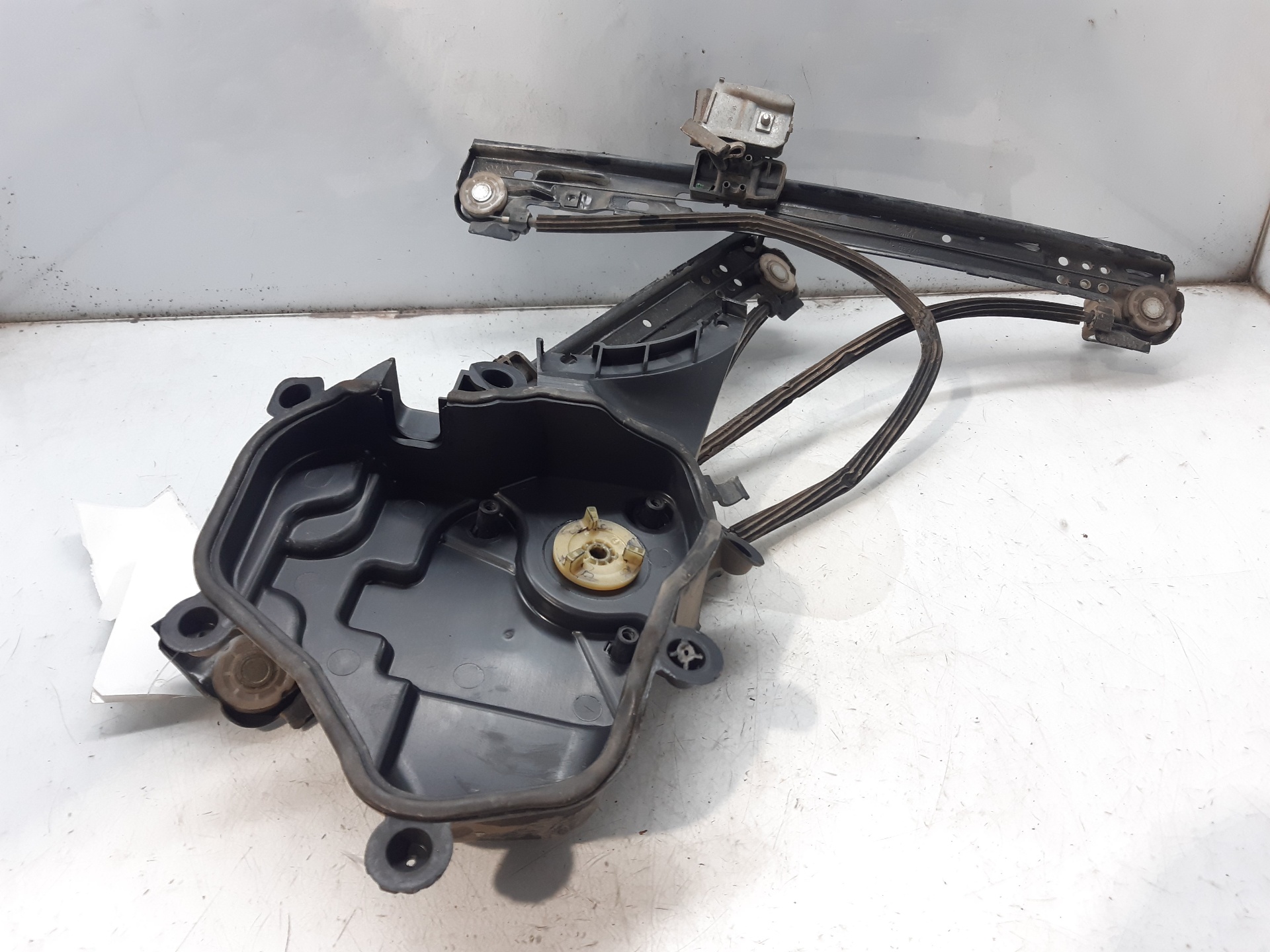 SEAT Cordoba 2 generation (1999-2009) Front Left Door Window Regulator 6J4837401J 18765282