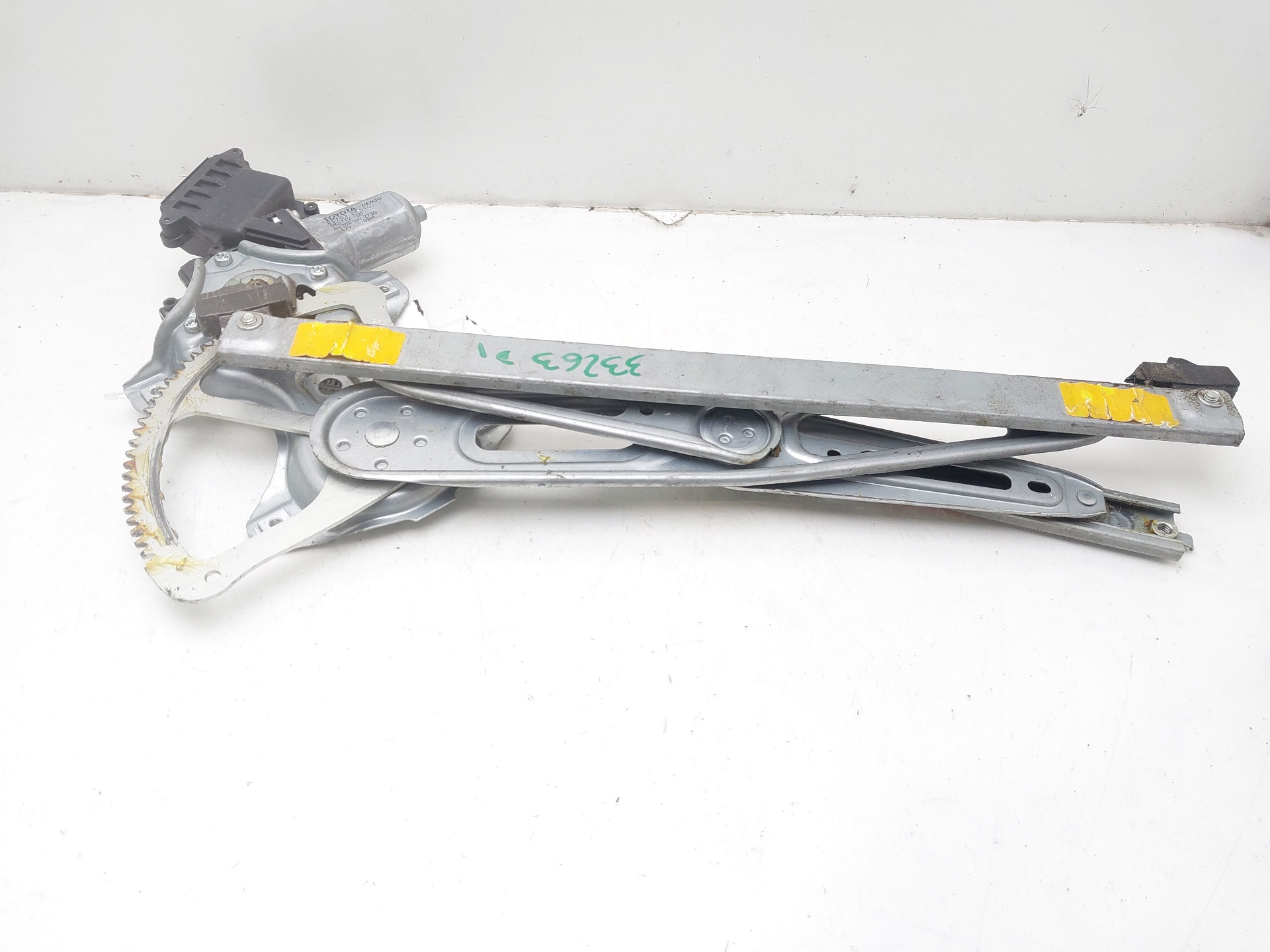 TOYOTA Yaris 2 generation (2005-2012) Front Left Door Window Regulator 857020F010 22978692