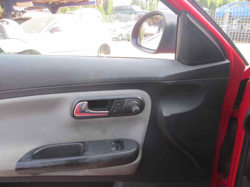 SEAT Cordoba 2 generation (1999-2009) Priekinių dešinių durų stiklo pakelėjas 6L4837752DJ 20165235
