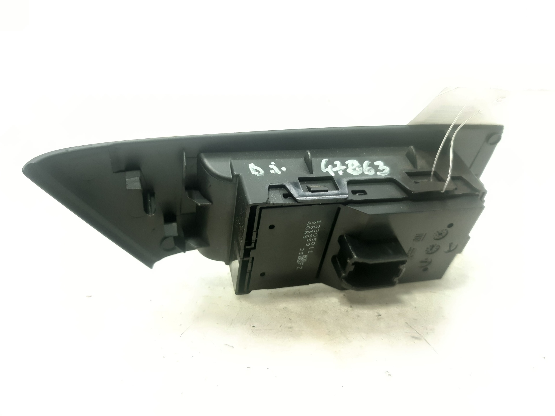 OPEL Astra J (2009-2020) Vasemman etuoven ikkunan kytkin 13305011 22301074