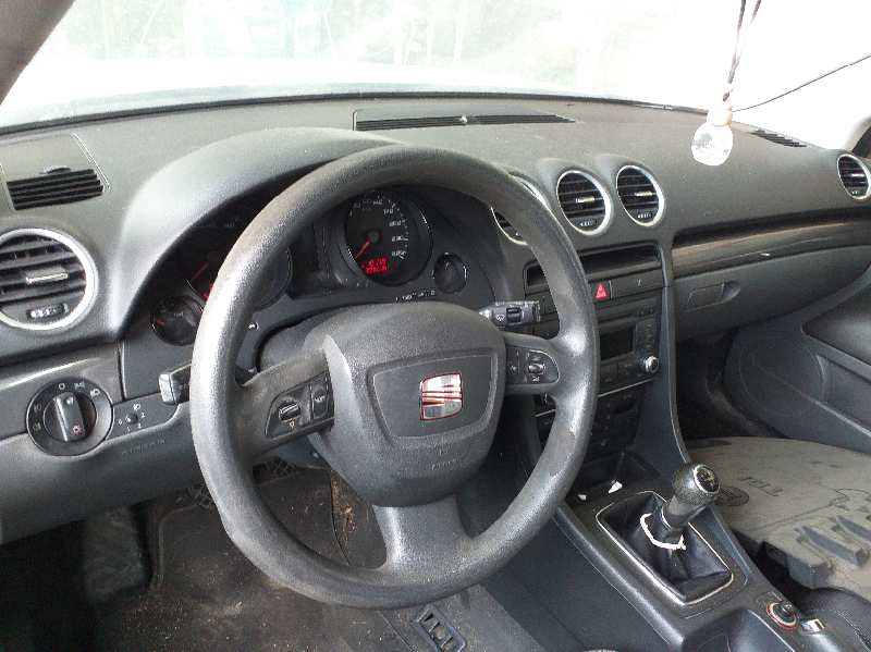 SEAT Exeo 1 generation (2009-2012) Galinių kairių durų stiklo pakelėjo varikliukas 8E0959801E 18558178