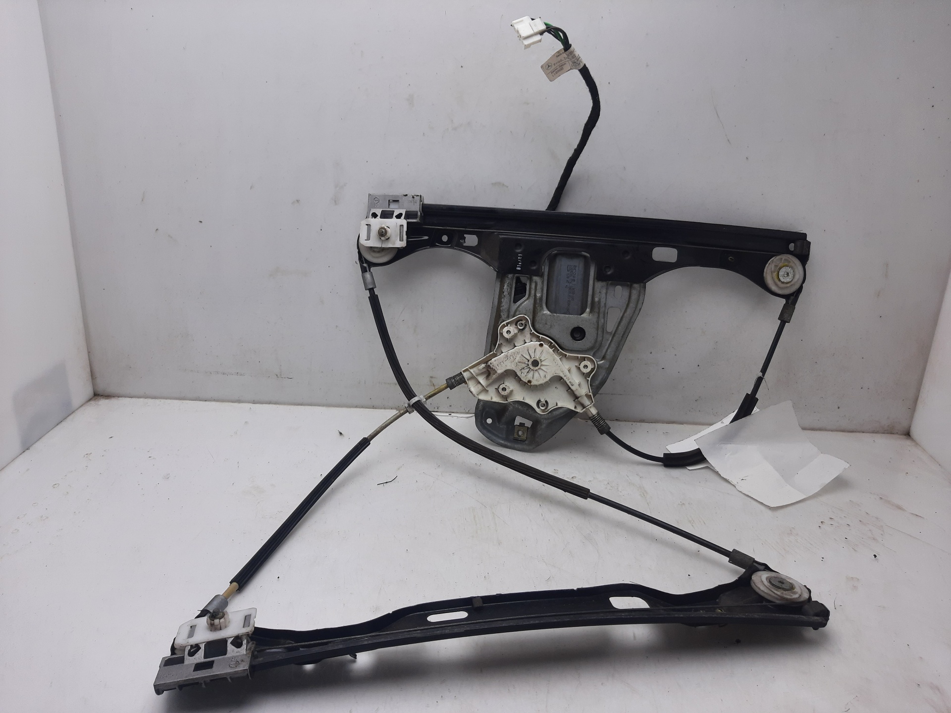 MERCEDES-BENZ C-Class W203/S203/CL203 (2000-2008) Front Right Door Window Regulator 2037204046 23864343