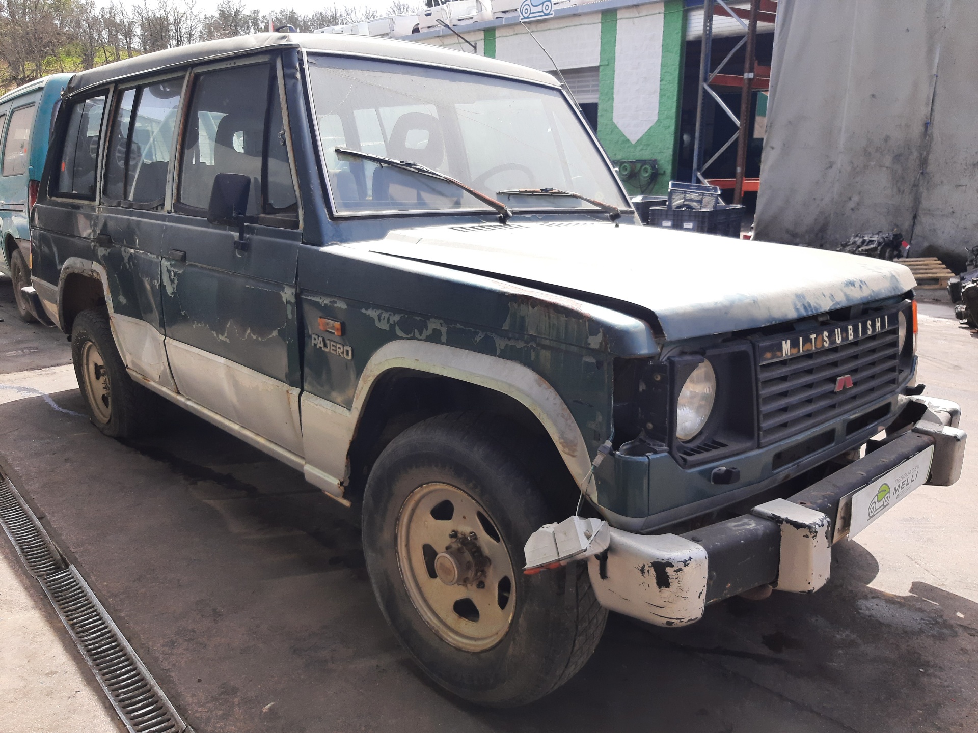 MITSUBISHI Pajero 1 generation (1982-1991) Наружная ручка передней левой двери MB669165 24931444