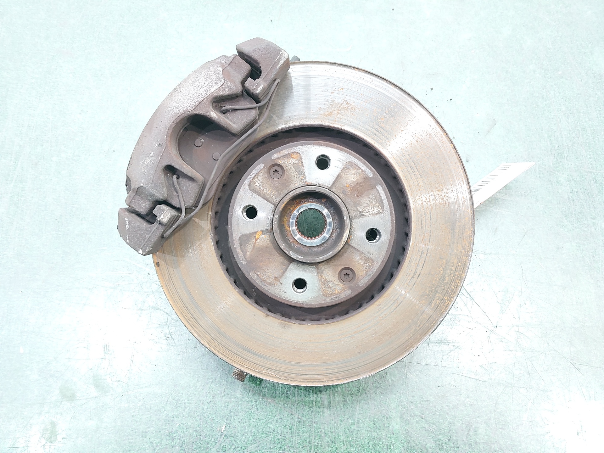 CITROËN C4 Picasso 1 generation (2006-2013) Front Left Wheel Hub 364696 21086974