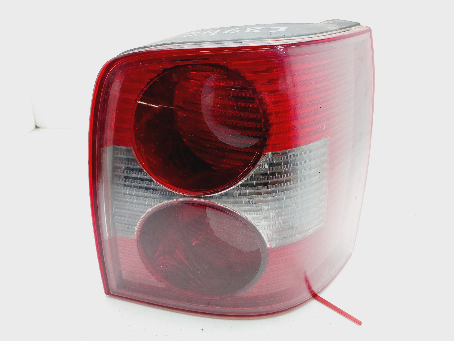 VOLKSWAGEN Passat Variant 1 generation (2010-2024) Rear Right Taillight Lamp 3B9945096AA 25412465