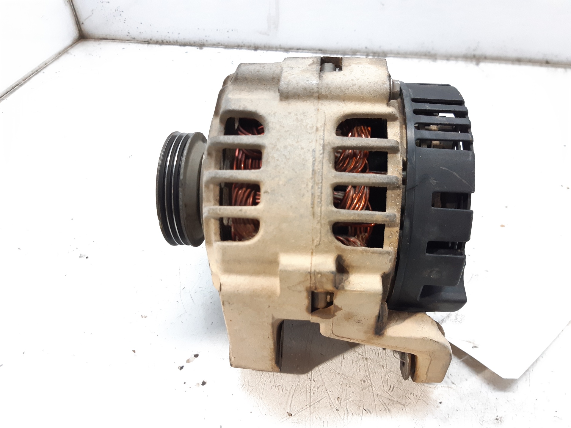 RENAULT Clio 2 generation (1998-2013) Alternator 7700437090 22037127