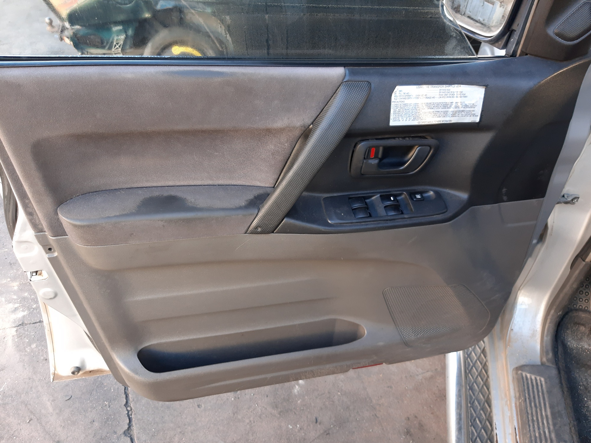 MITSUBISHI Pajero 3 generation (1999-2006) Braț de control superior dreapta față 4010A140 25268955