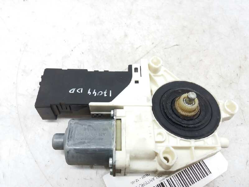 PEUGEOT 407 1 generation (2004-2010) Front Right Door Window Control Motor 0130822201 18395264