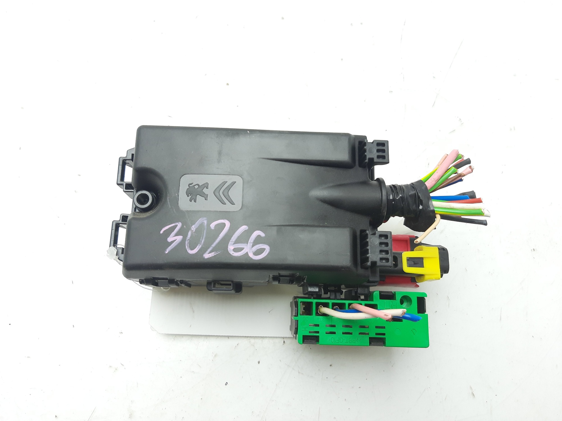 PEUGEOT 3008 2 generation (2017-2023) Fuse Box 9806192580 24135000