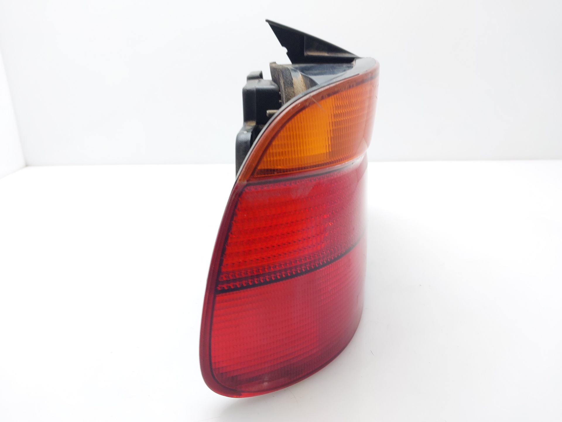 BMW 5 Series E39 (1995-2004) Rear Left Taillight 8358031 22542003