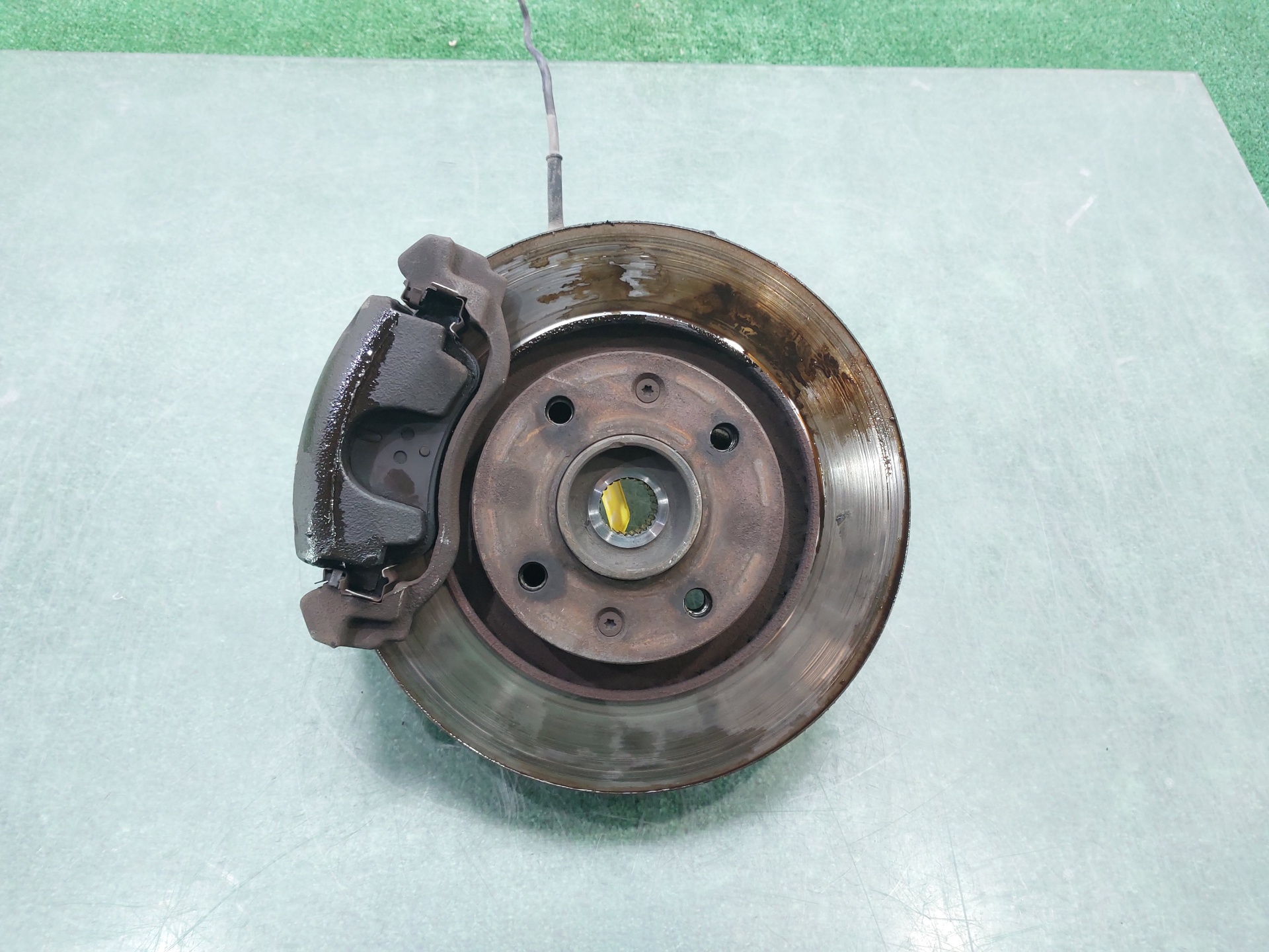 CITROËN Xsara 1 generation (1997-2004) Front Left Wheel Hub 364654 22347284