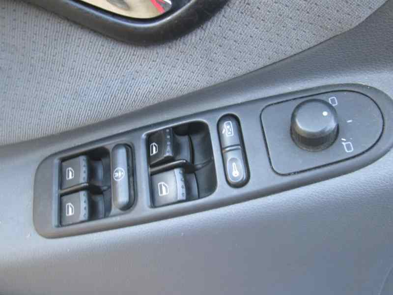 SEAT Toledo 2 generation (1999-2006) Priekinių dešinių durų stiklo pakelėjo varikliukas 1J1959802DFKZ 20790929