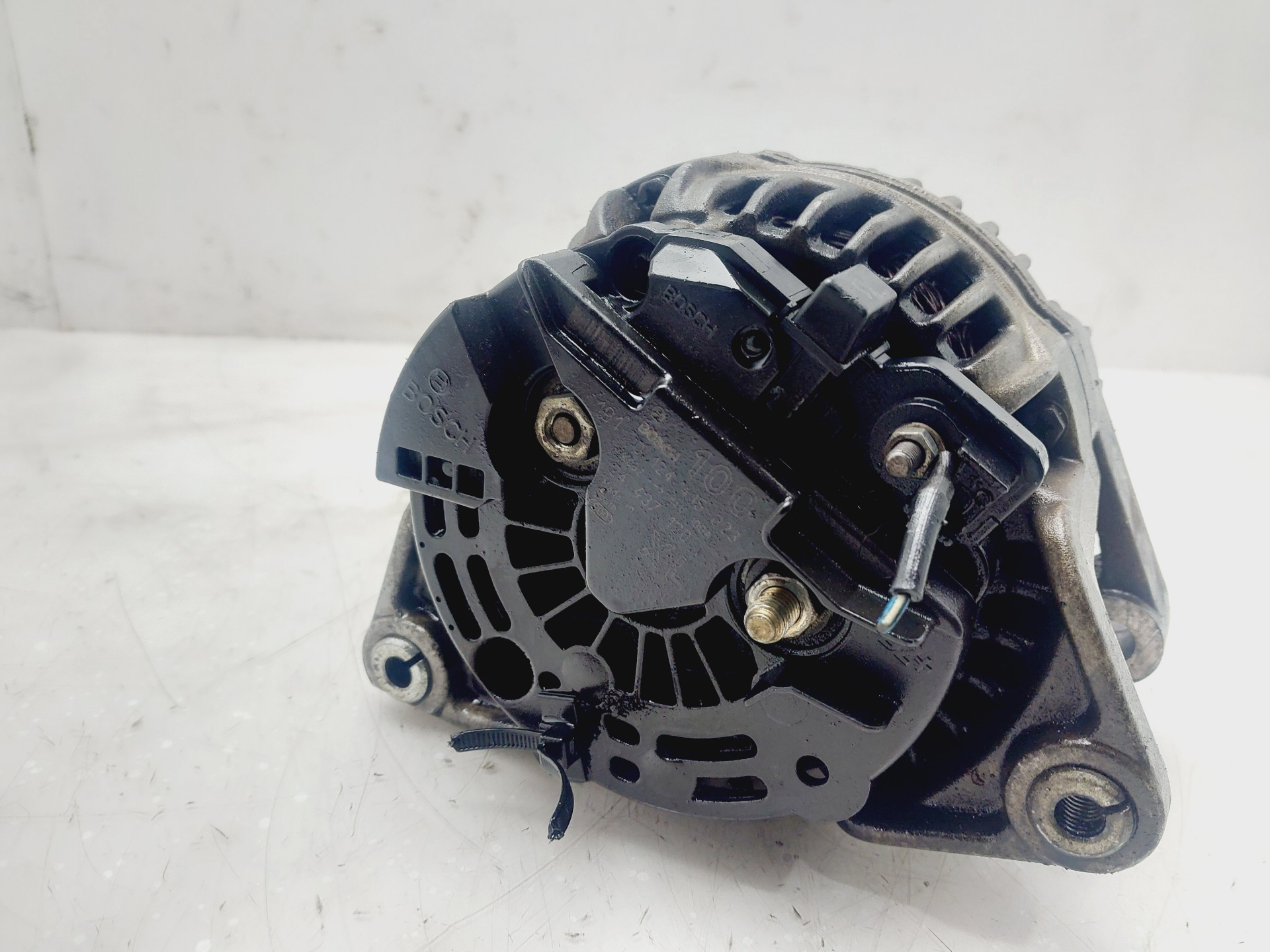 Alternador Z12XE 24437120 de Opel Corsa c (x01) 2003-2009 - pieza usada