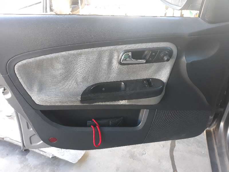 SEAT Cordoba 2 generation (1999-2009) Üzemanyag-befecskendező 038130073AJ 18371396