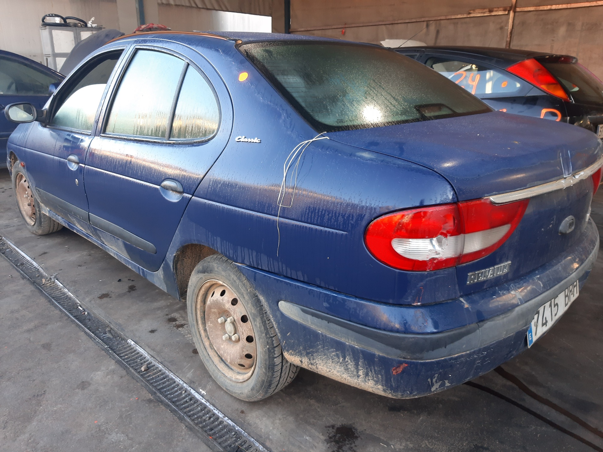 RENAULT Megane 2 generation (2002-2012) Правий передній протитуманний фар 7700420127 26333501