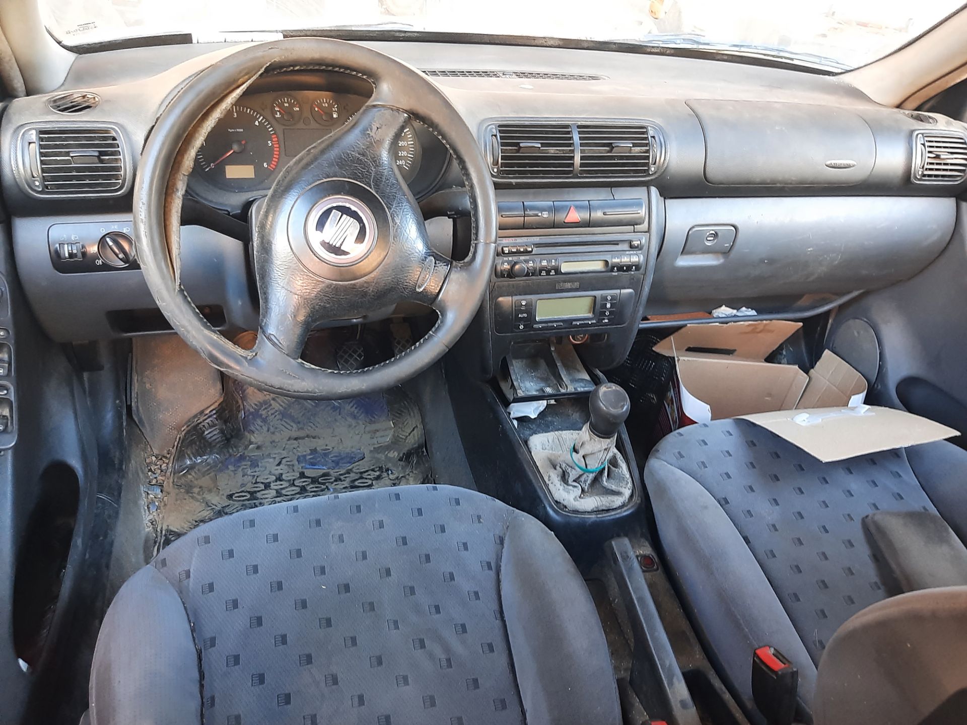 NISSAN Bal első lengéscsillapító 1J0413031BJ 25784908