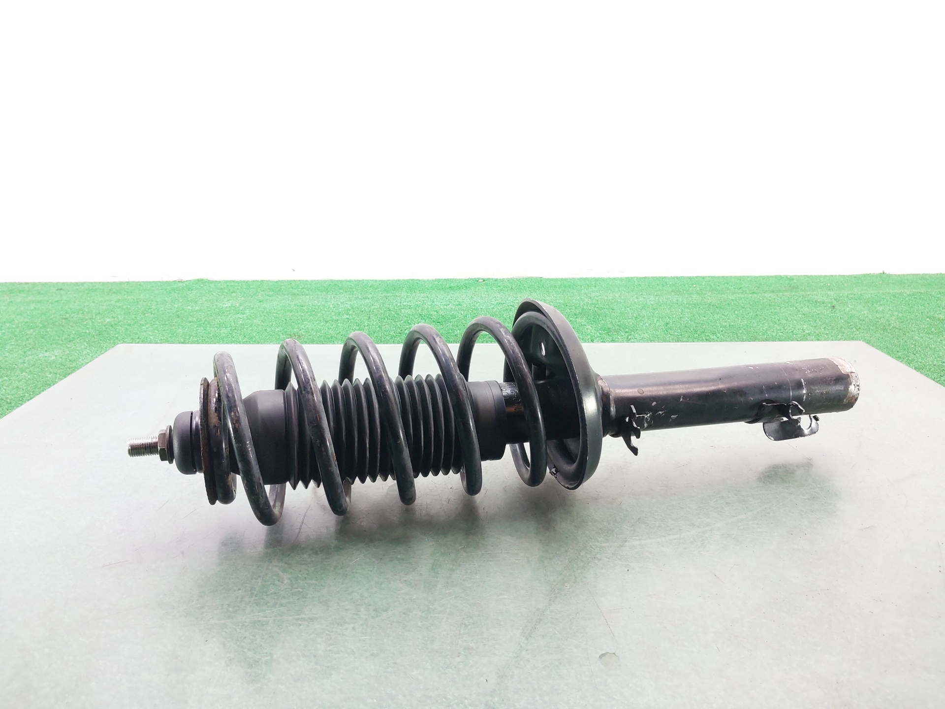 VOLKSWAGEN Golf 4 generation (1997-2006) Front Left Shock Absorber 1J0413031T 24759232