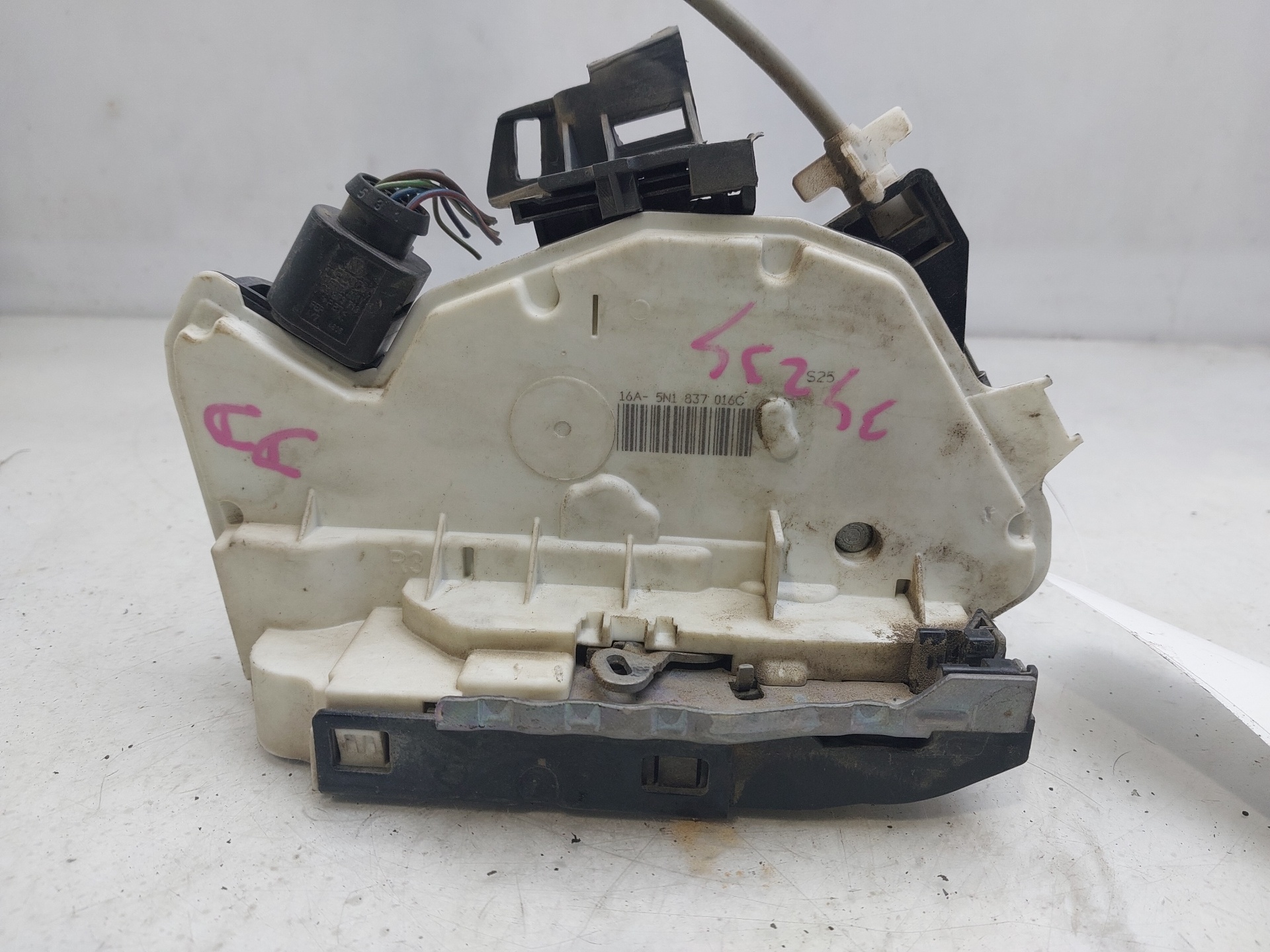 SEAT Ibiza 4 generation (2008-2017) Front Right Door Lock 5N1837016C 23988549