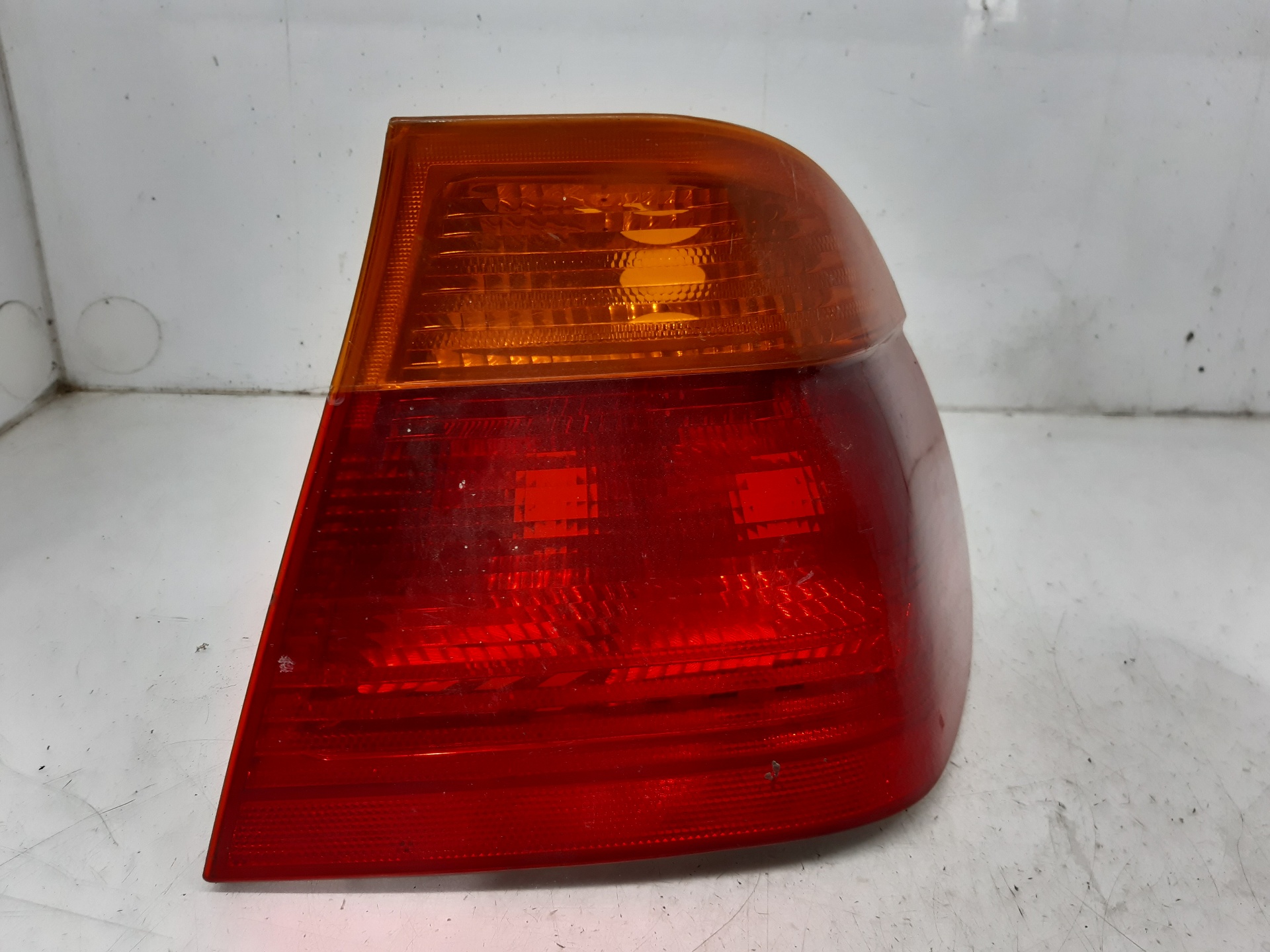 BMW 3 Series E46 (1997-2006) Rear Right Taillight Lamp 8364922 18687971