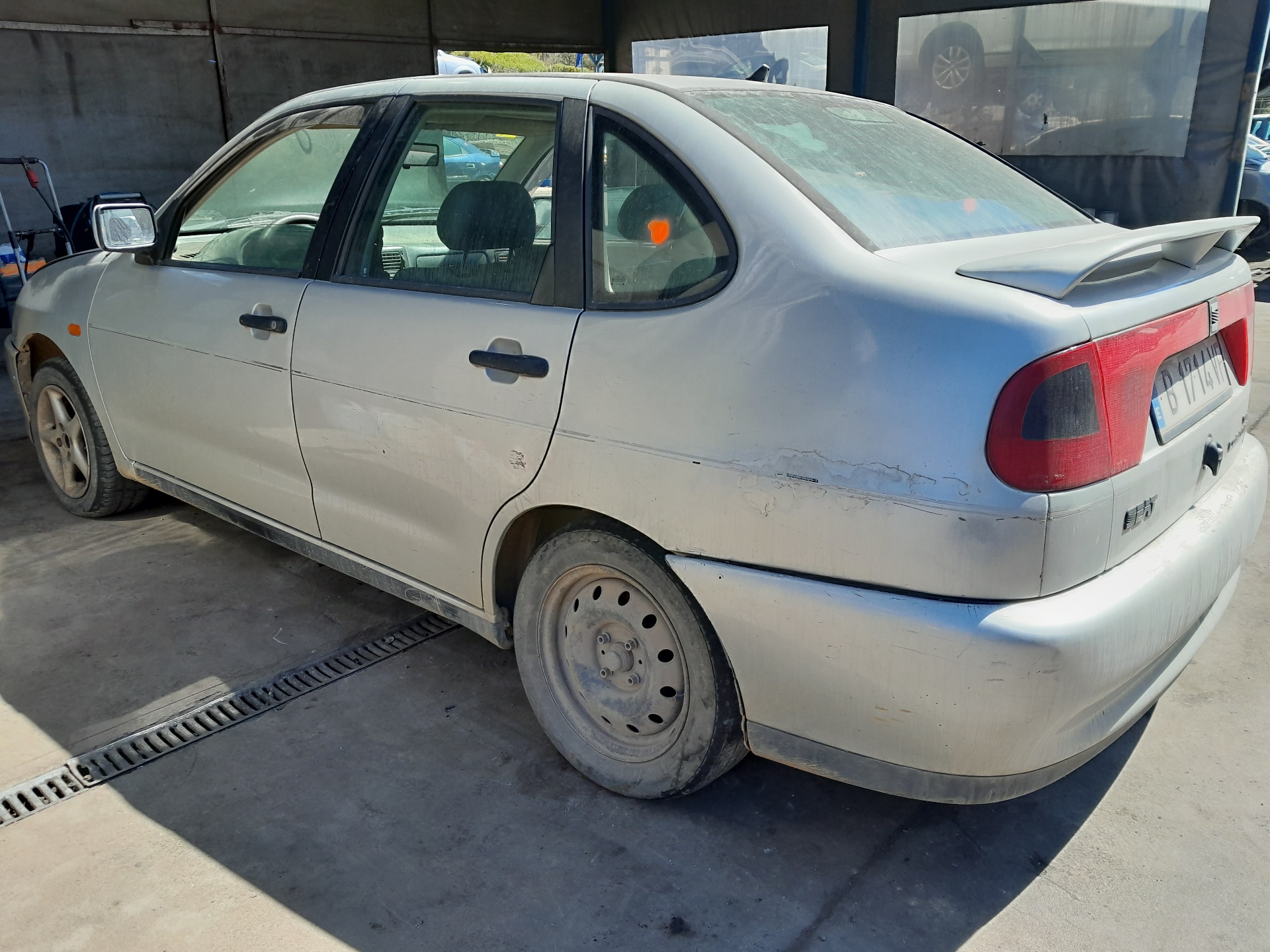 SEAT Ibiza 2 generation (1993-2002) Главина на предно дясно колело 1H0407256B 22326576