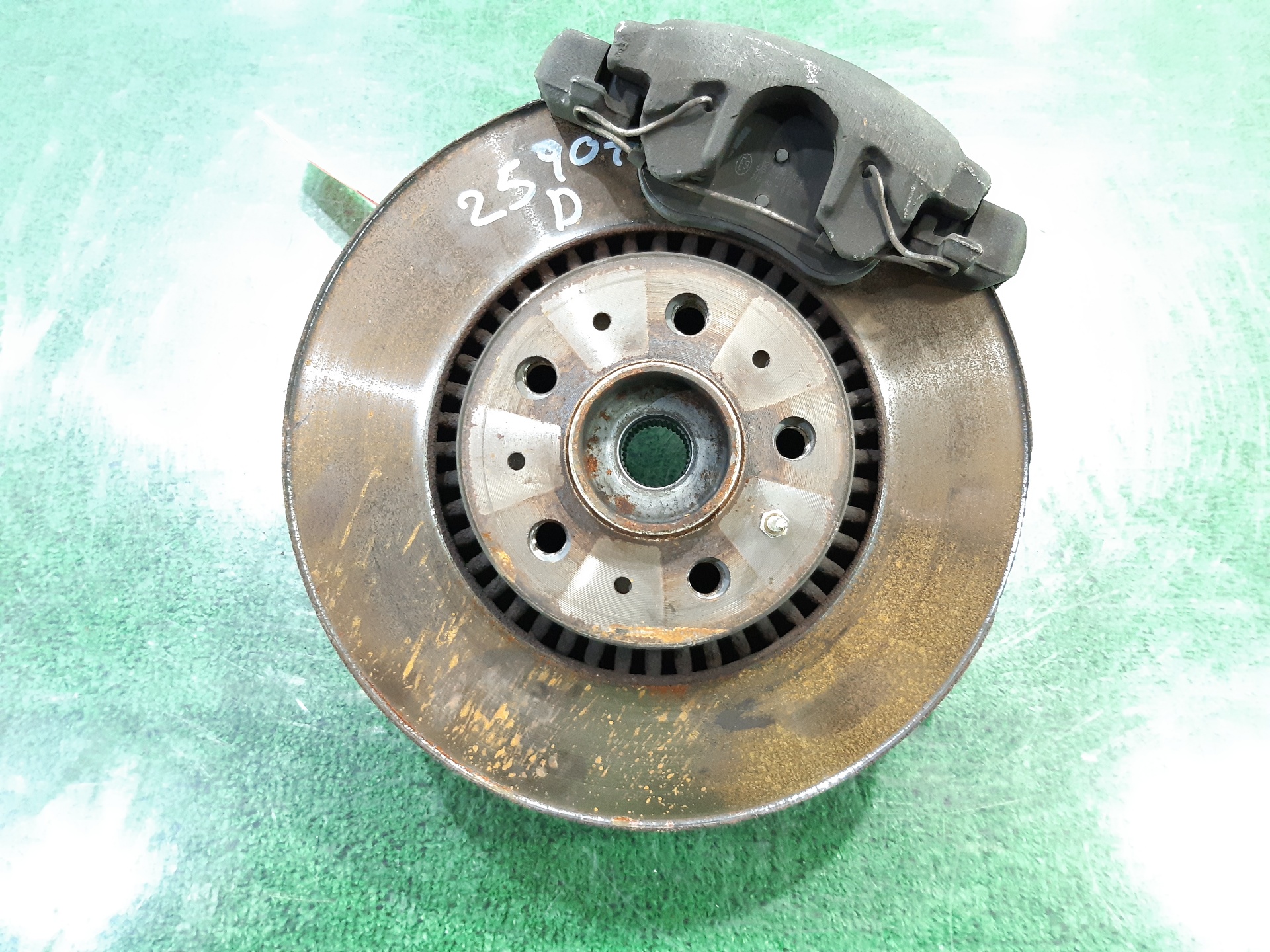 VOLVO S80 1 generation (1998-2006) Front Right Wheel Hub 30760715 18763605