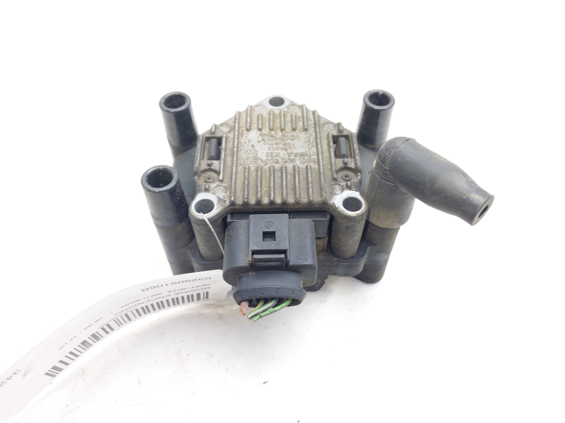 SEAT Ibiza 2 generation (1993-2002) High Voltage Ignition Coil 032905106B 24260254
