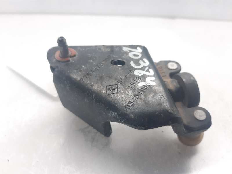 RENAULT Trafic 2 generation (2001-2015) Other part 777647086R 18599683