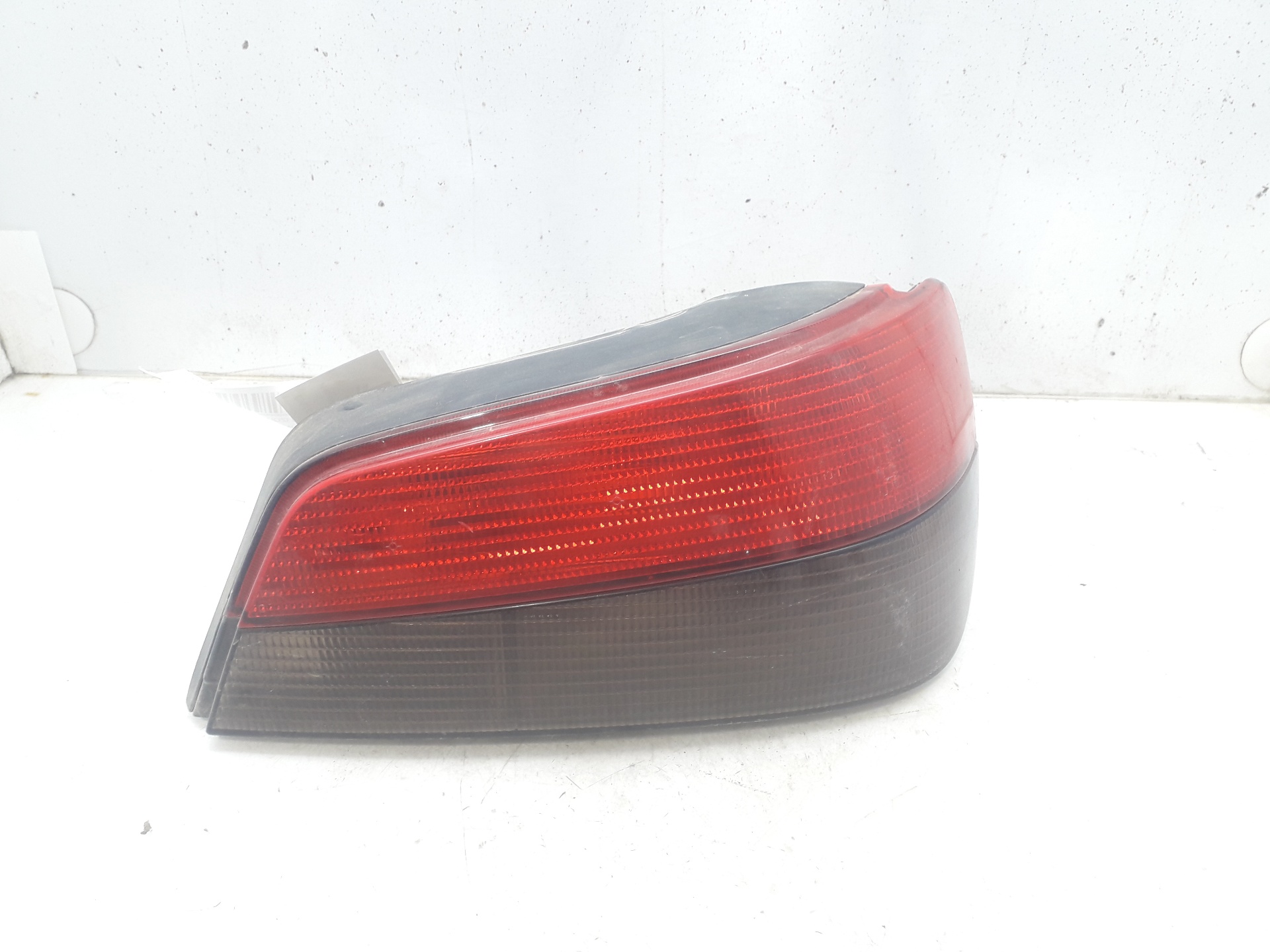 PEUGEOT 306 1 generation (1993-2002) Venstre baglygte 6350H7 24053823