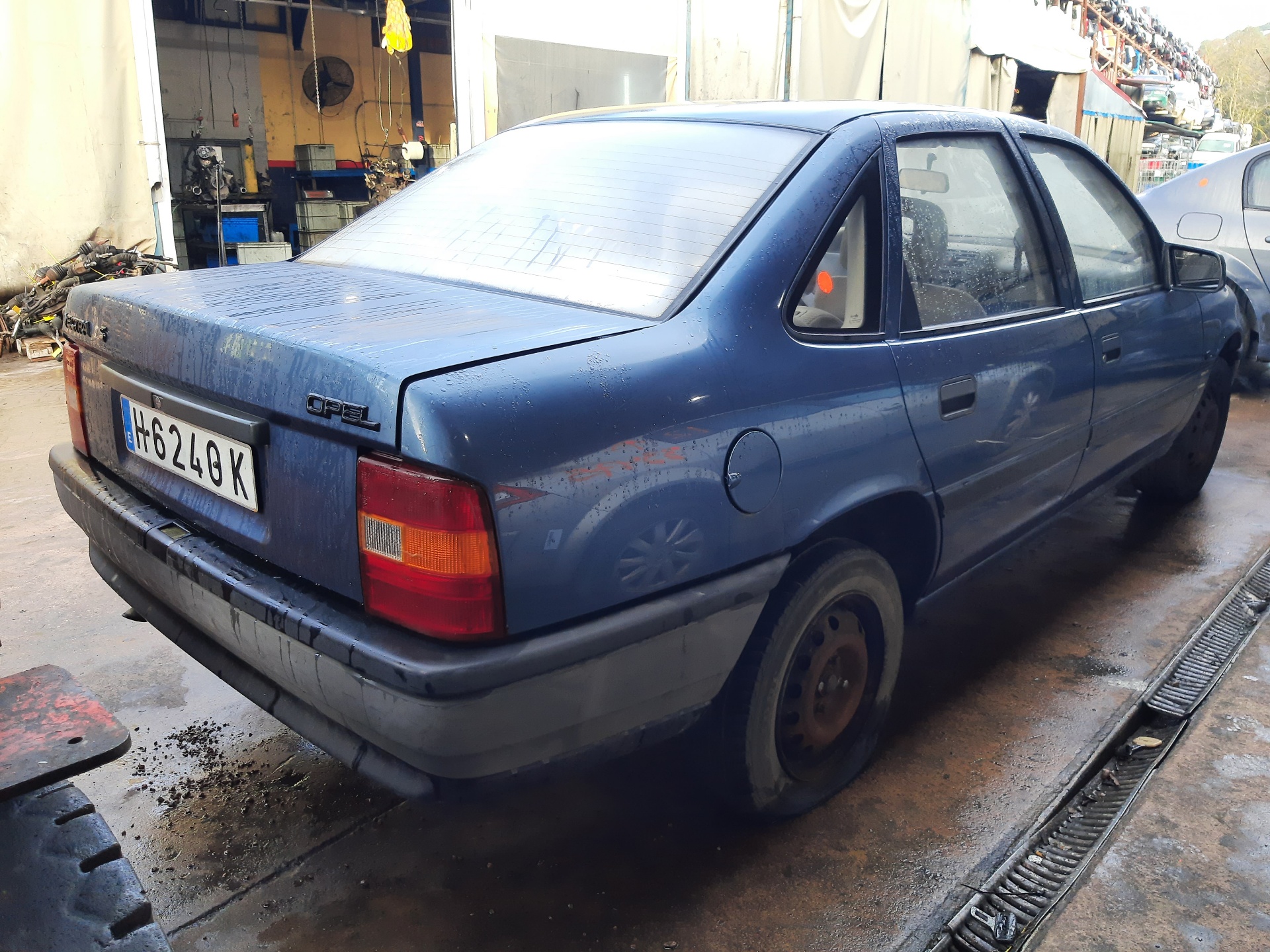 OPEL Vectra A (1988-1995) Priekšējais bamperis 90443418 23784752