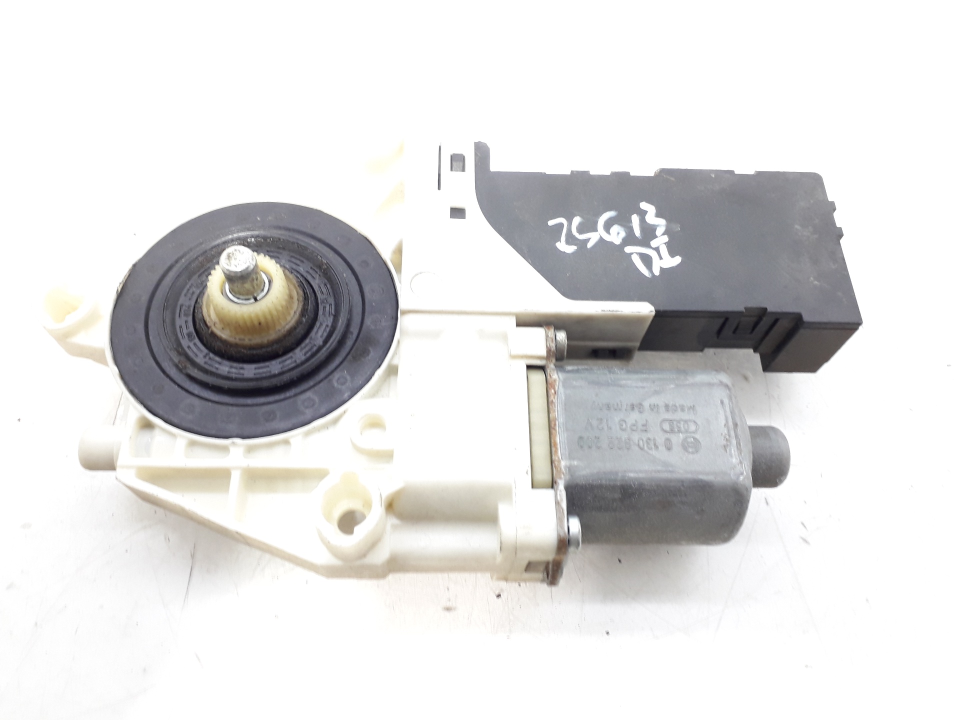 PEUGEOT 407 1 generation (2004-2010) Front Left Door Window Regulator Motor 0130822200 20791957