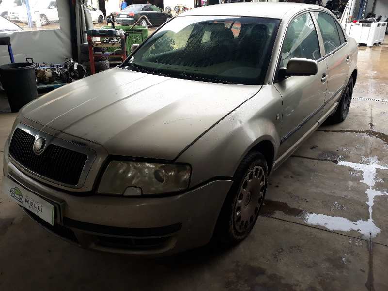 SKODA Superb 1 generation (2001-2008) Priekinė kairė stebulė 8D0407257AM 22483185