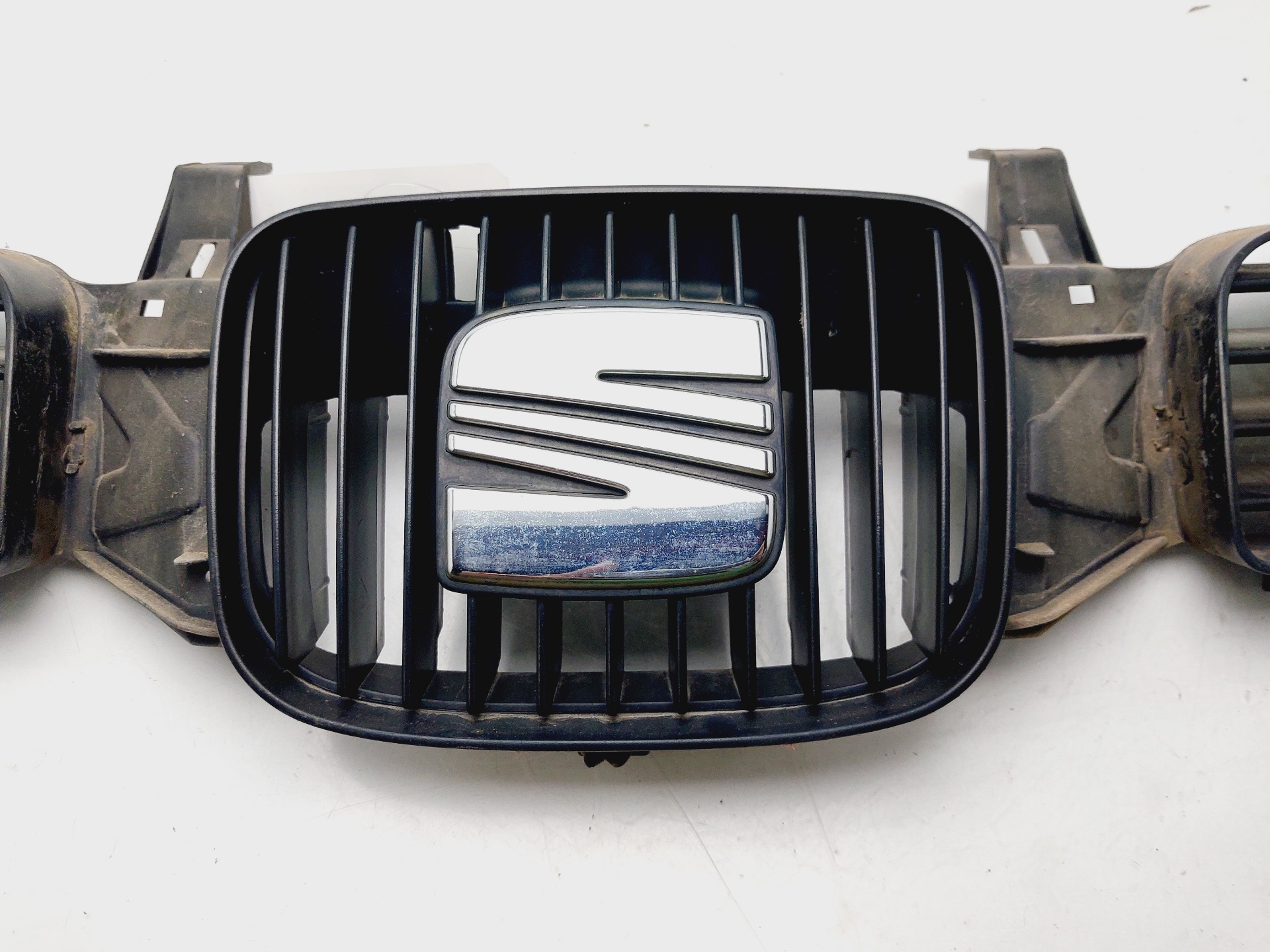 SUBARU Trezia 1 generation (2010-2016) Radiator Grille 1M0853651F 25704951