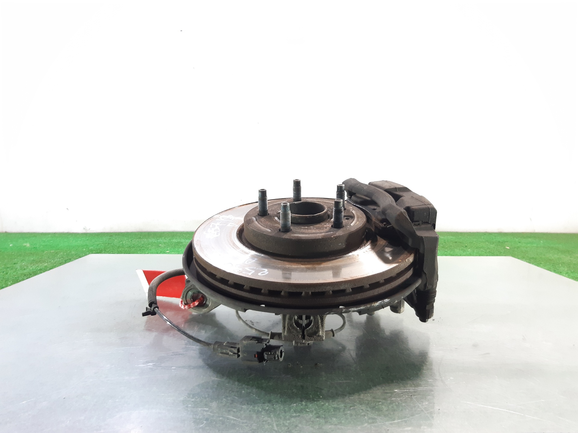 OPEL Astra J (2009-2020) Front Right Wheel Hub 13319481 22020797