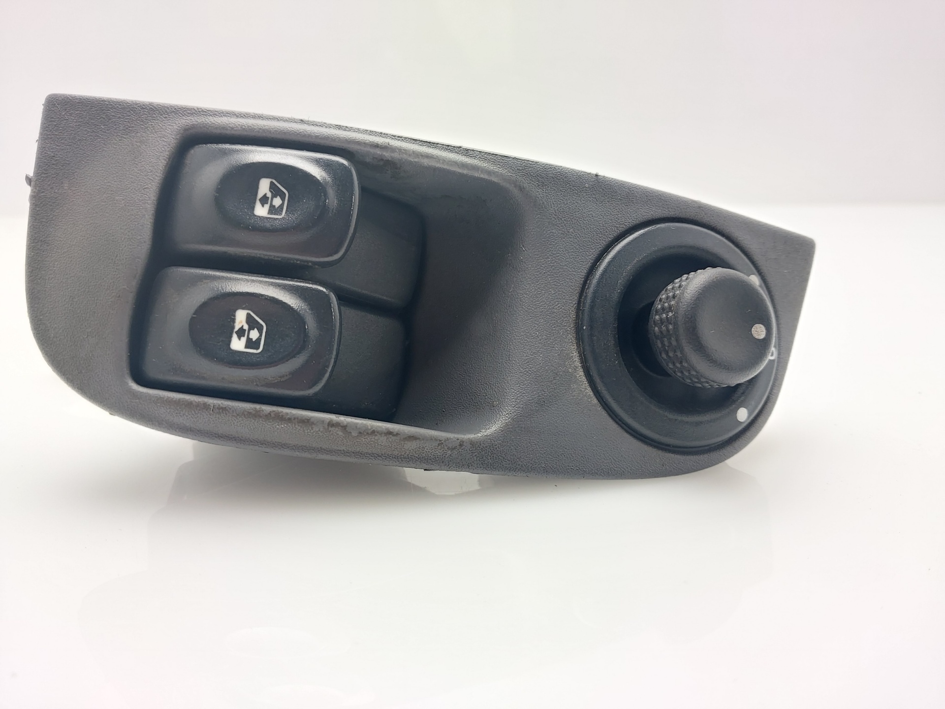 RENAULT Megane 2 generation (2002-2012) Front Left Door Window Switch 7700429070 27392283