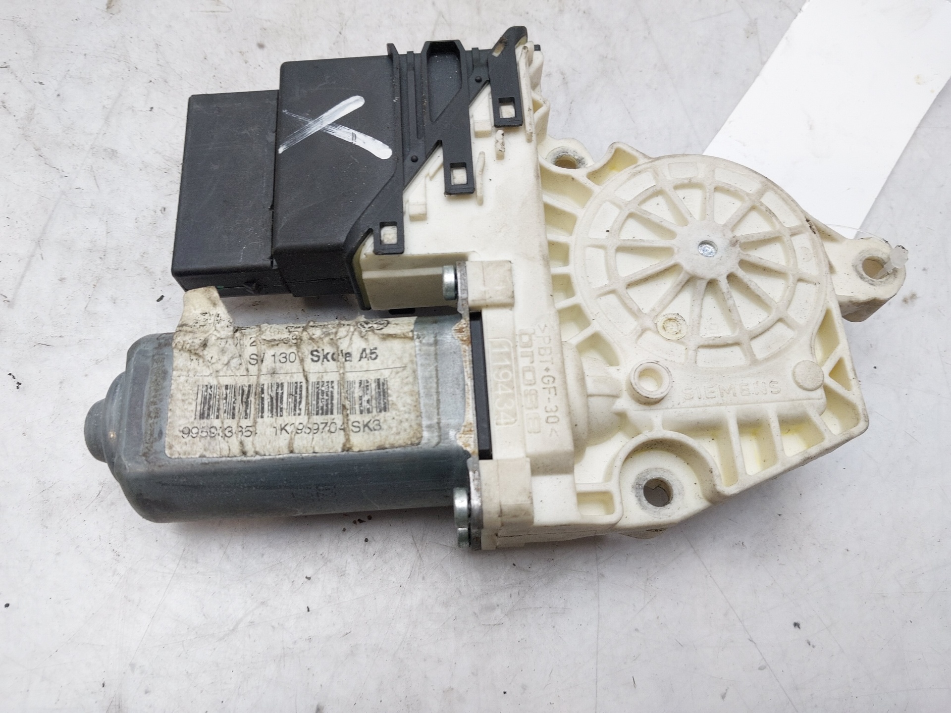 SKODA Octavia 2 generation (2004-2013) Rear Right Door Window Control Motor 1K0959704 22485500