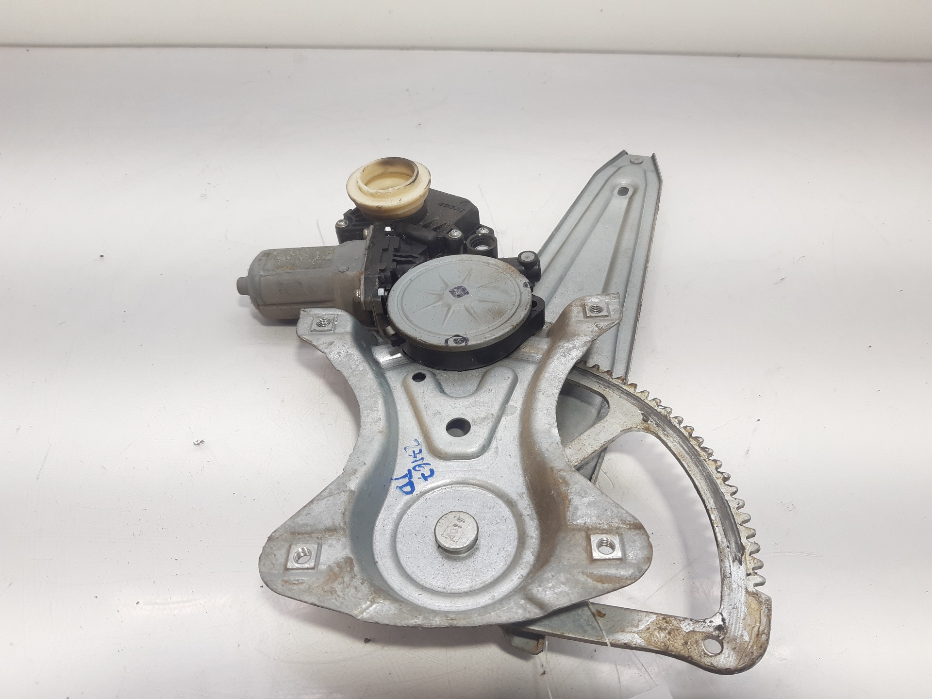 TOYOTA Avensis 3 generation (2009-2020) Regulator de geam ușă dreapta spate 6984005131 24047320