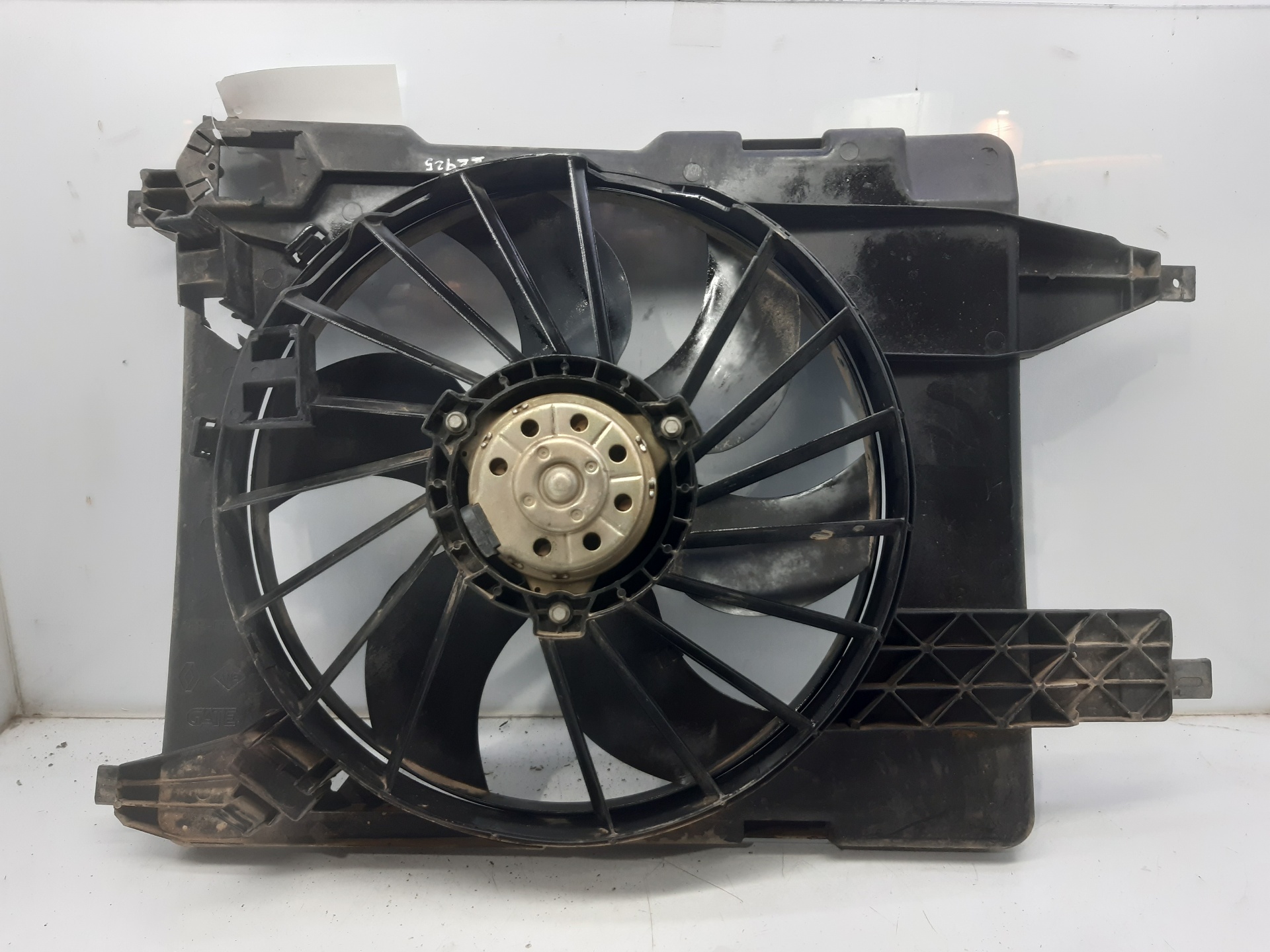 RENAULT Megane 2 generation (2002-2012) Difūzoriaus ventiliatorius 7701071863 18656037
