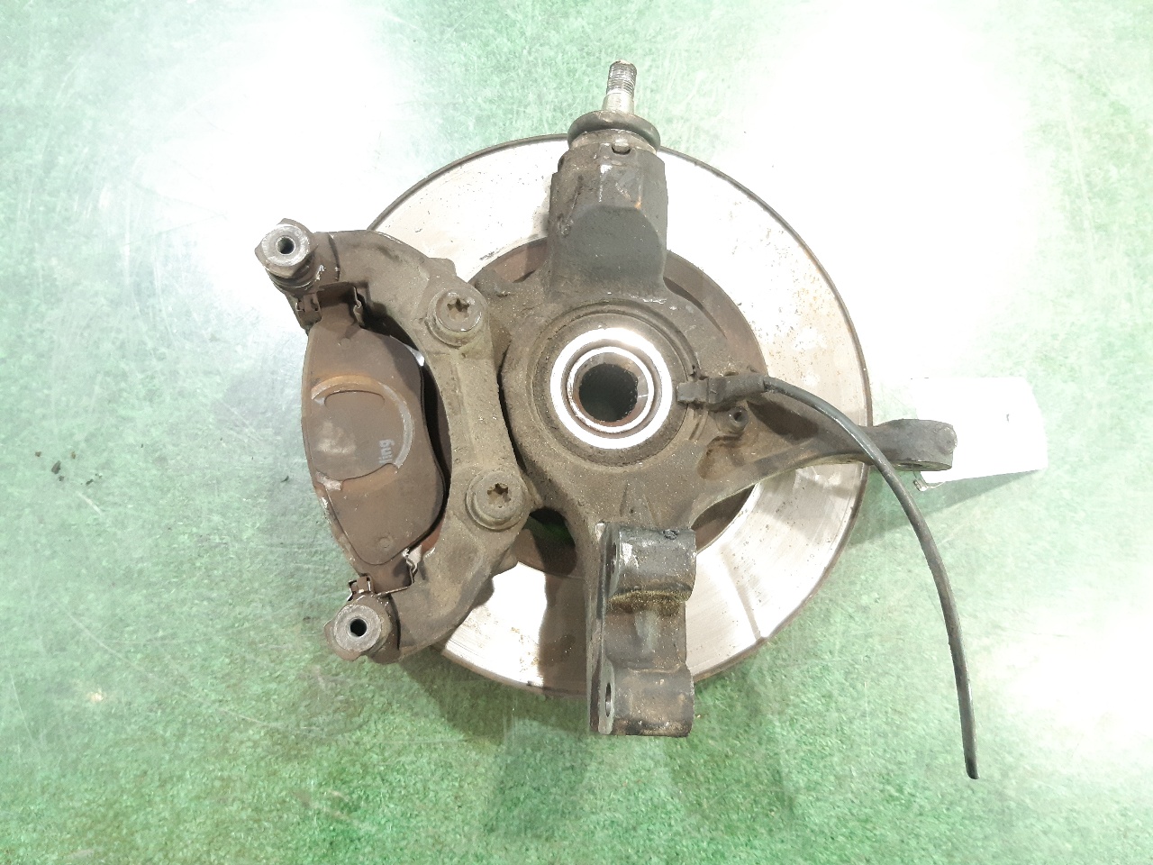 PEUGEOT 307 1 generation (2001-2008) Front Left Wheel Hub 364696 22182801