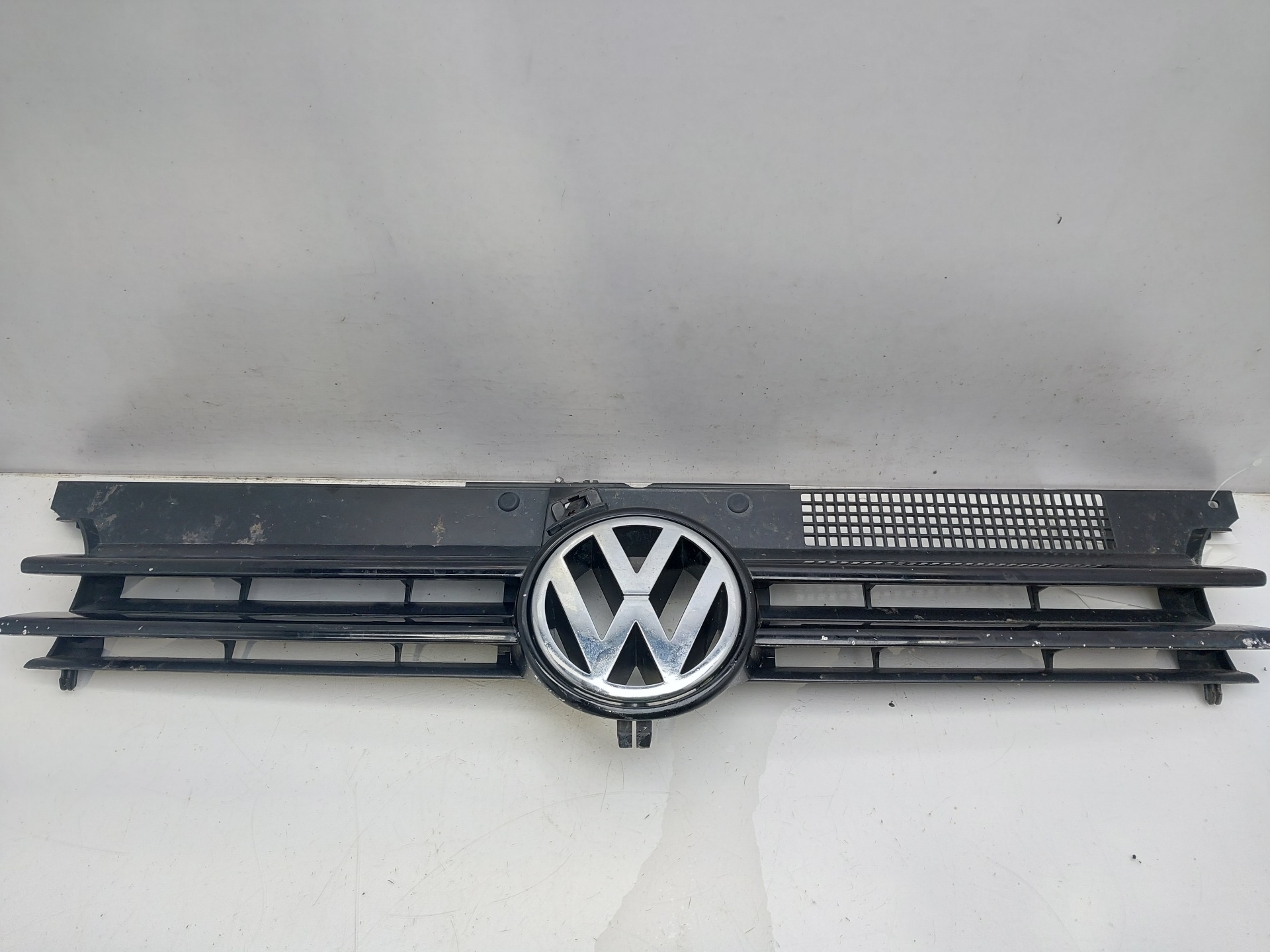 VOLKSWAGEN Bora 1 generation (1998-2005) Решітка радіатора 1J0853651D 23385529