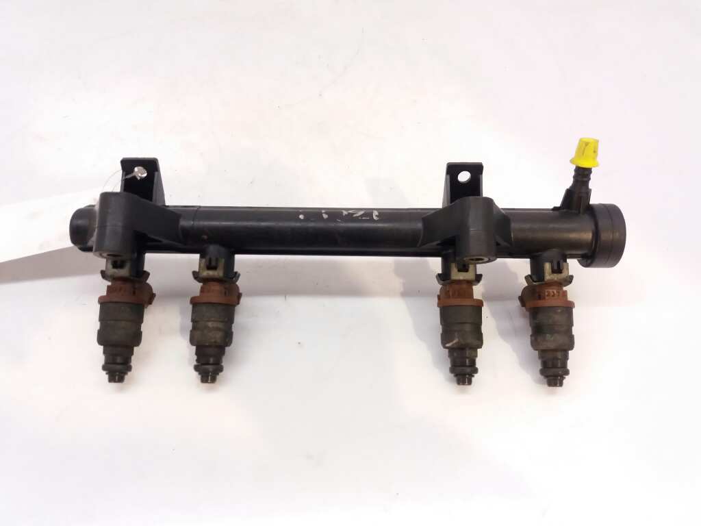 SKODA Fabia 6Y (1999-2007) Fuel Rail 047133319 20174413