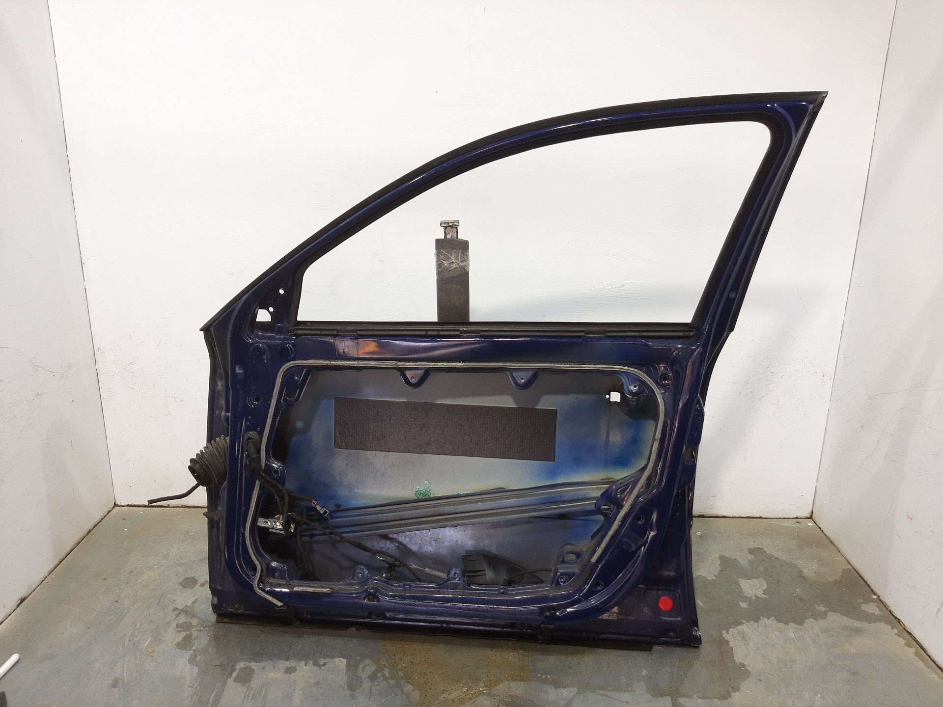 VOLKSWAGEN Passat B5 (1996-2005) Front Right Door 3B4831052BE 23012507