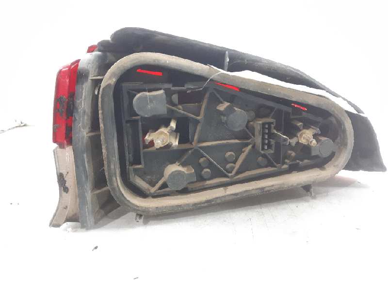 Faro posteriore destro HDZ 635184 de Peugeot 106 i (1a, 1c) 1991-1996 60 CV - pieza usada