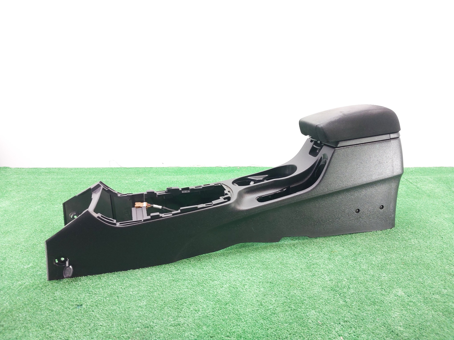 HYUNDAI i30 FD (1 generation) (2007-2012) Armrest 846112L100 27286535